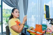交换女人泰国主播品三亚榴莲：“尝到了家乡味”